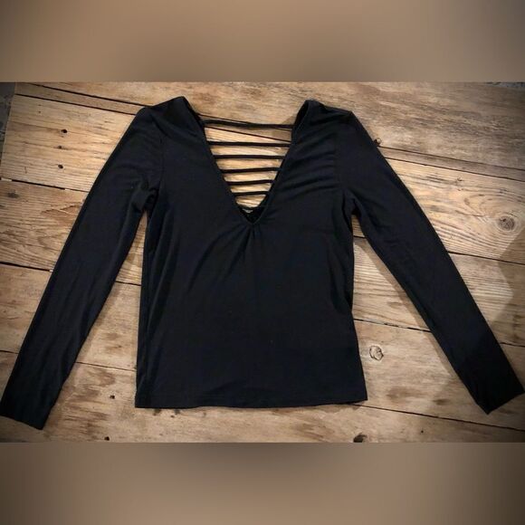 💕5️⃣for25 Good luck gem lite long sleeve cut out crew collar size Small - Picture 1 of 2